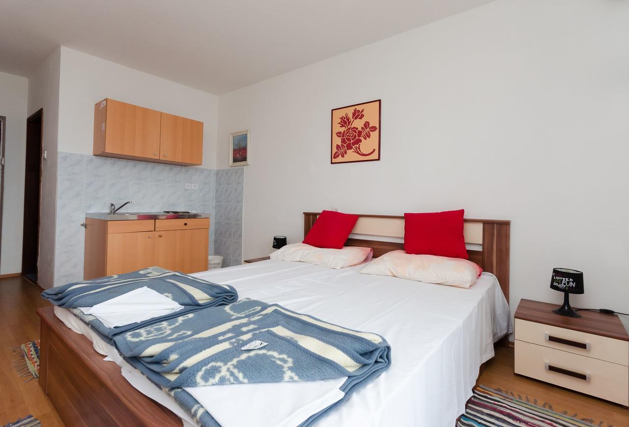 Apartments And Room Luka クレノヴィツァ エクステリア 写真