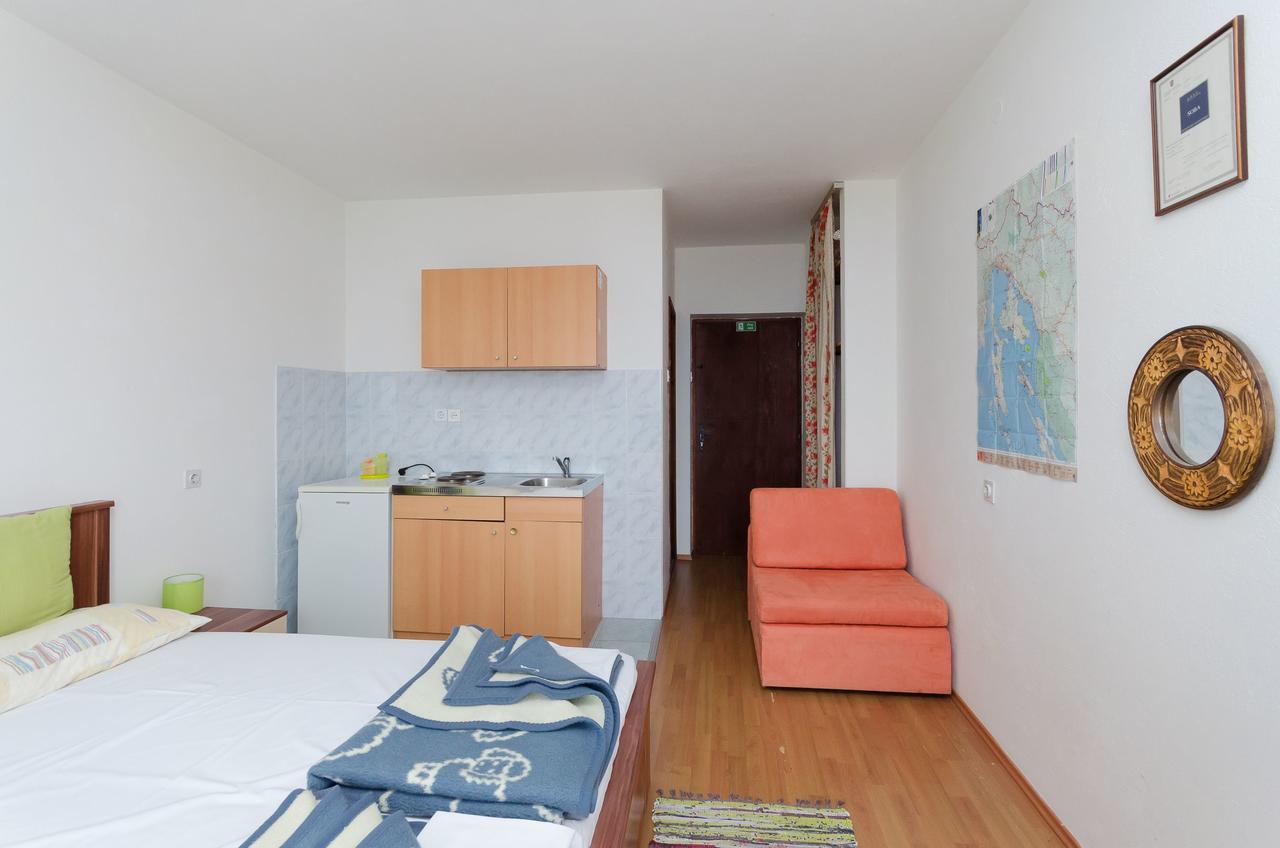 Apartments And Room Luka クレノヴィツァ エクステリア 写真